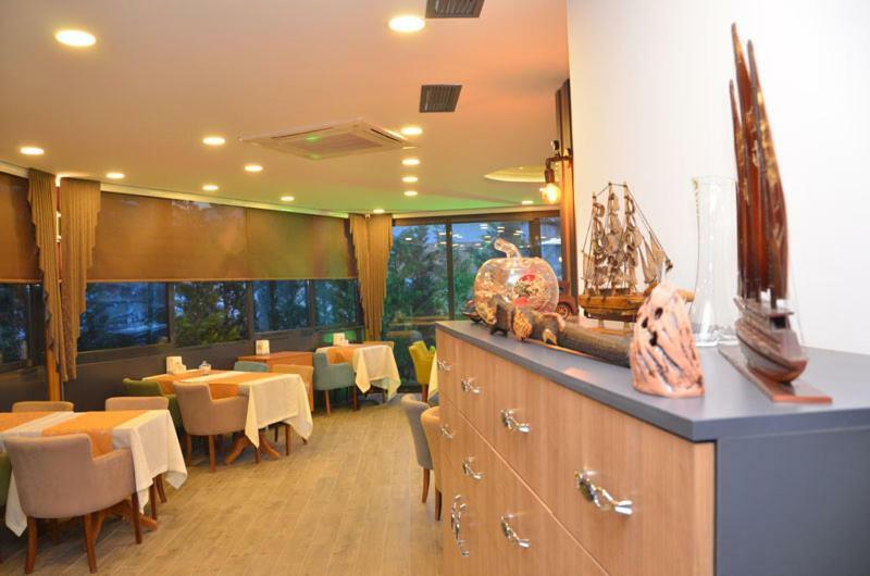 Grand Lark Hotel Prinseneilanden Buitenkant foto